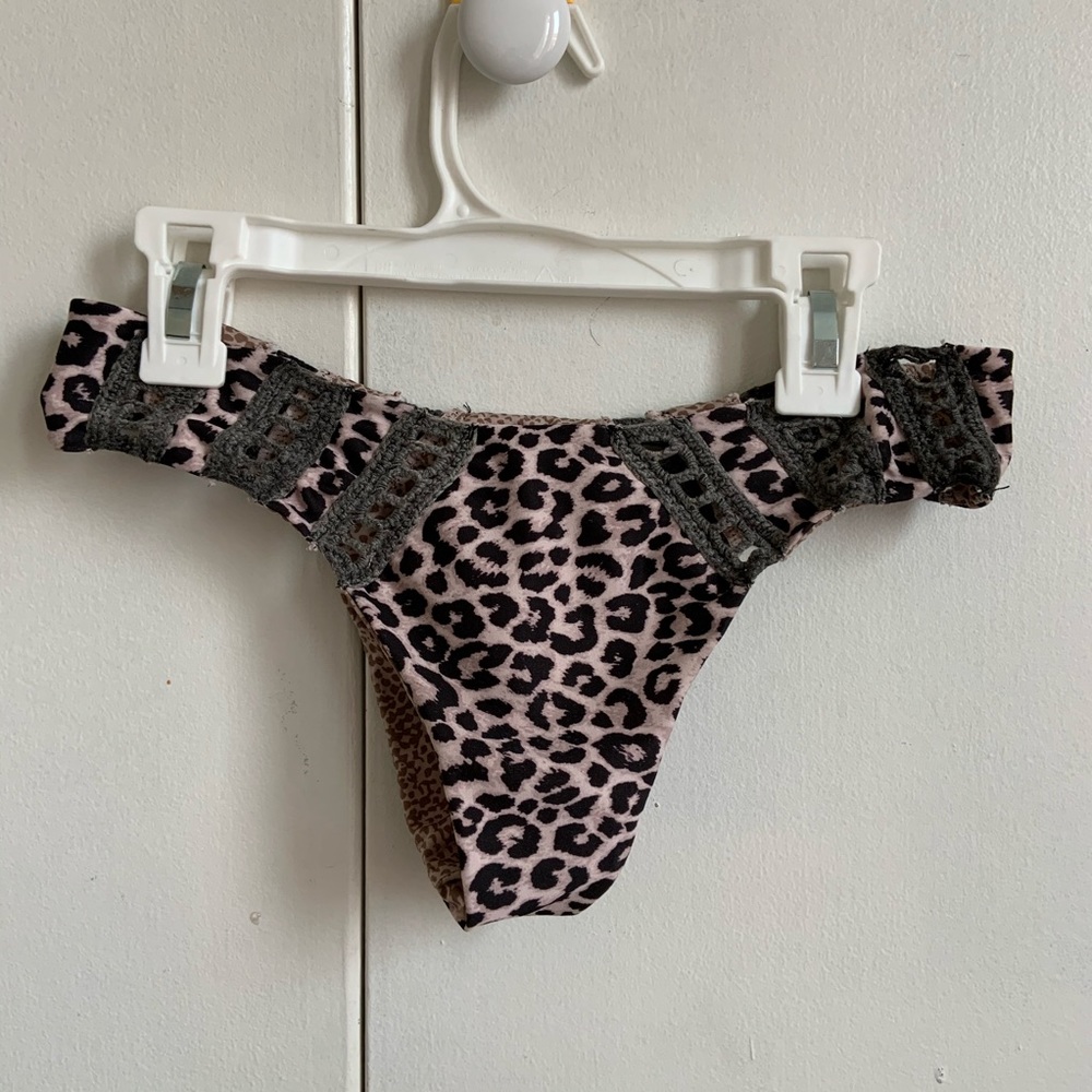 Acacia Bottoms